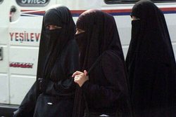 الشرطة الفرنسية تفرض غرامة على سيدة لارتدائها النقاب